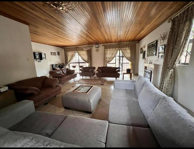 7 BEDROOM HOUSE FOR SALE IN LAUDIUM
